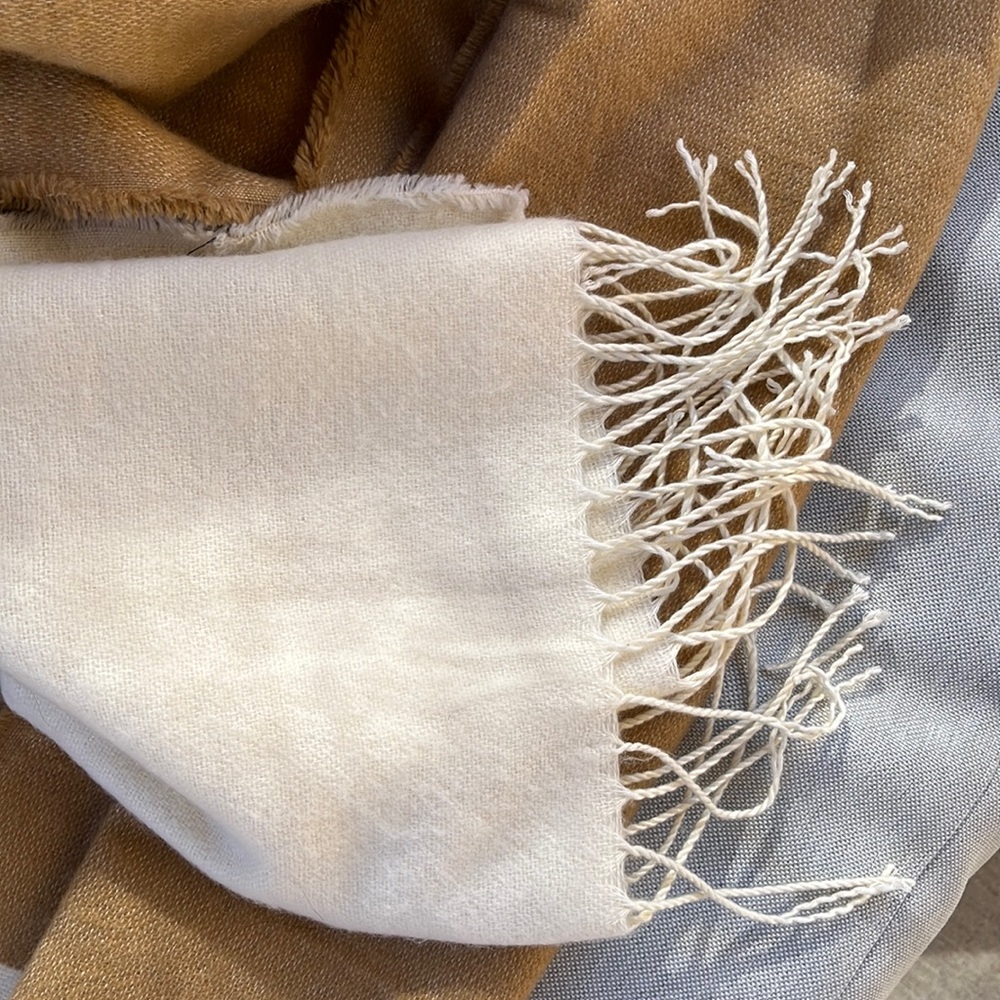 Blanket style color block scarf